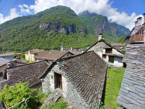 Room, 1 Bedroom, Balcony, Garden View | View from property