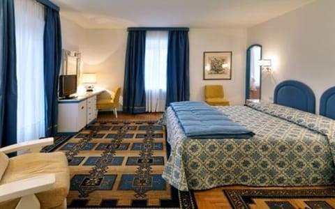 Superior Double Room | Minibar, in-room safe, individually decorated, individually furnished