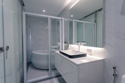 Executive Suite, 1 King Bed, City View | Bathroom | Shower, rainfall showerhead, hair dryer, bathrobes