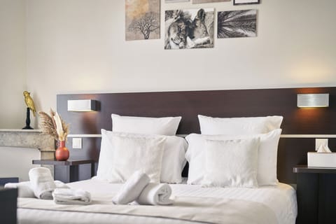 Deluxe Room | In-room safe, desk, laptop workspace, soundproofing