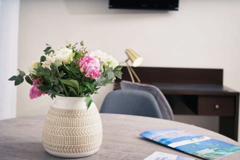 Deluxe Room | In-room safe, desk, laptop workspace, soundproofing