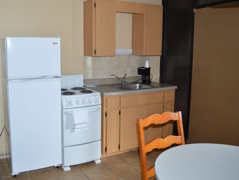 Room, 2 Double Beds, Kitchenette | Private kitchenette | Fridge, coffee/tea maker, cookware/dishes/utensils