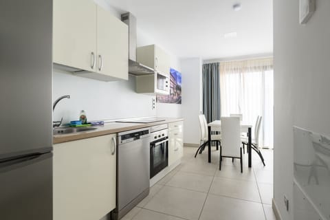 Duplex | Private kitchen | Fridge, microwave, oven, stovetop