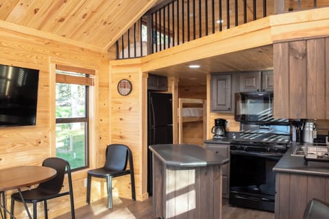 Magnolia Cabin | Private kitchen | Full-size fridge, microwave, oven, stovetop