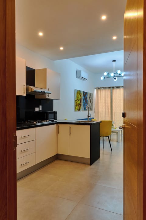 Premium Apartment | Private kitchen | Full-size fridge, microwave, stovetop, dishwasher