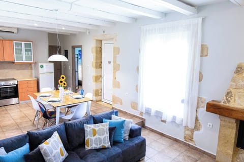 Villa, 3 Bedrooms, Private Pool, Garden View | Living area