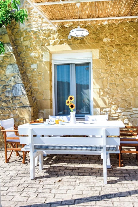 Villa, 3 Bedrooms, Private Pool, Garden View | Outdoor dining