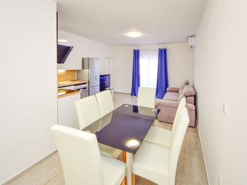 Table, Property, Couch, Building, Chair, Comfort, Wood, Flooring, Floor, Lamp