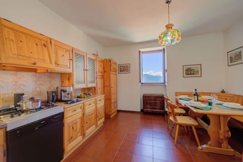 Family Apartment, Multiple Bedrooms, Mountainside (Charming Magognino Stresa Hills Lake) | Dining