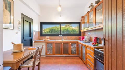 Villa, 3 Bedrooms, Smoking, Private Pool | Private kitchen