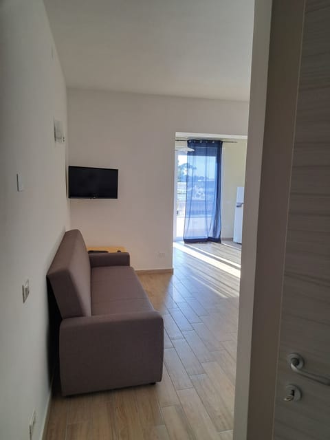 Apartment, 1 Bedroom, Smoking, Balcony | Living area