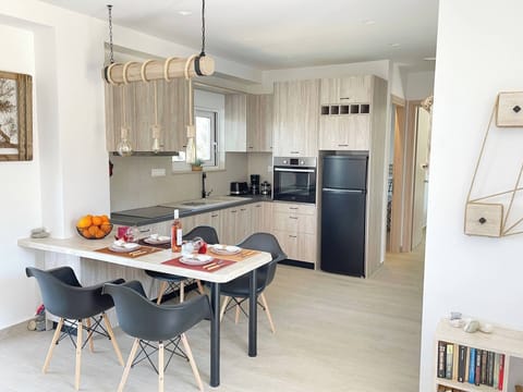 Apartment, 2 Bedrooms, Balcony, Garden View | Private kitchen