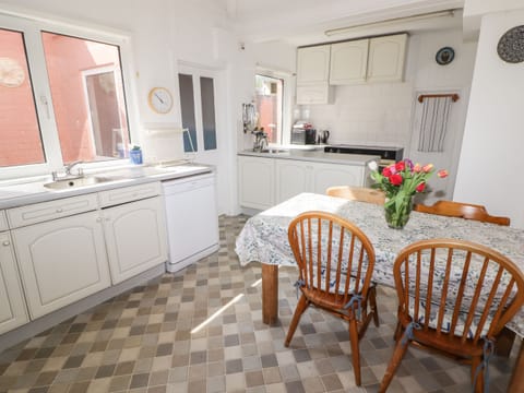 Fridge, dishwasher, cookware/dishes/utensils