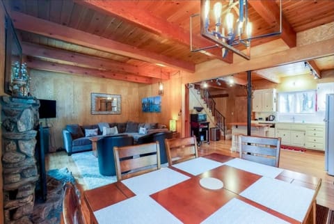 Six person dining area