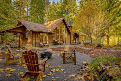 Welcome to Brokenbridge Pond! Please enjoy this one of a kind mountain paradise in the heart of Rhododendron.