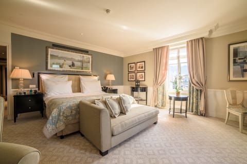 Junior Suite, Lake View | Premium bedding, minibar, in-room safe, desk