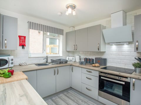 Kitchen | Number 13, St Ann’s Chapel, near Callington