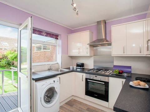 Kitchen | Hookhills Holiday Home, Paignton