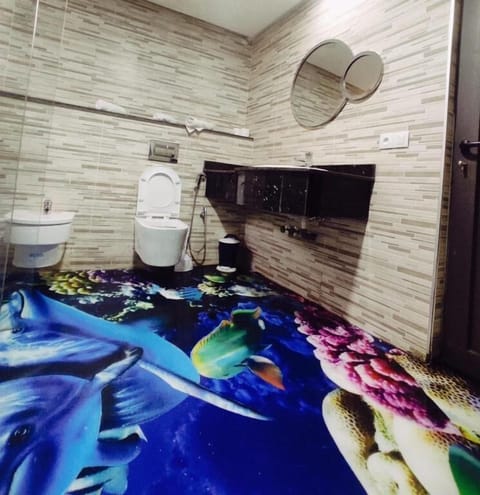 Deluxe Suite | Bathroom | Towels