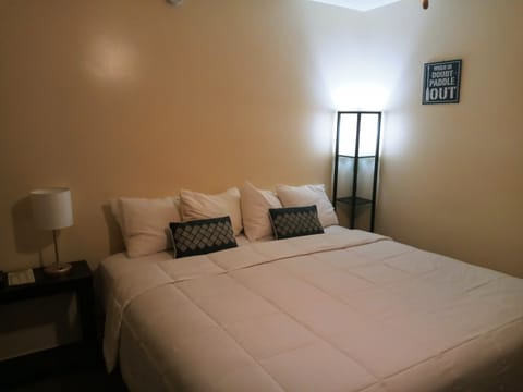 Standard Room, 1 King Bed, Refrigerator & Microwave | Desk, blackout drapes, iron/ironing board, free WiFi
