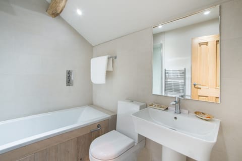 Classic Double Room, Ensuite | Bathroom