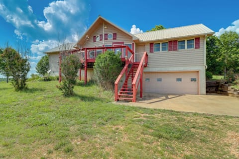 Yellville Vacation Rental | 3BR | 3BA | 1,600 Sq Ft | Stairs Required to Access