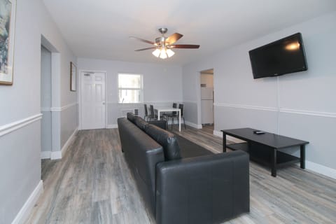 Suite, 1 Bedroom (101) | Living area | TV