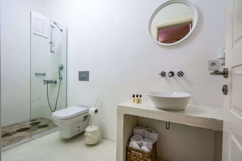 Economy Room, 1 Double Bed | Bathroom | Shower, rainfall showerhead, hair dryer, slippers