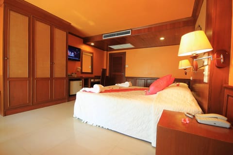 Superior Double Room, Beachfront | In-room safe, desk, blackout drapes, free WiFi