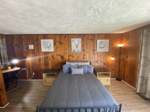 Economy Cabin | Premium bedding, individually decorated, free WiFi, bed sheets