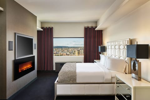 Junior Suite, 1 King Bed, Fireplace (Mobility Accessible, Roll-In Shower) | 1 bedroom, Frette Italian sheets, premium bedding, pillowtop beds