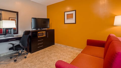 Suite, 1 King Bed, Non Smoking, Refrigerator & Microwave | Pillowtop beds, in-room safe, desk, iron/ironing board