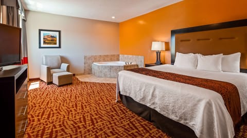 Suite, 1 King Bed, Non Smoking, Refrigerator & Microwave | Pillowtop beds, in-room safe, desk, iron/ironing board