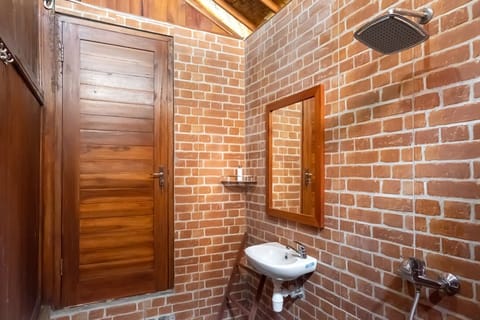 Premier Villa | Bathroom | Bidet, towels