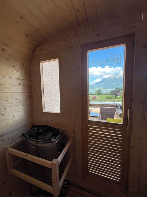 Sauna, spa tub