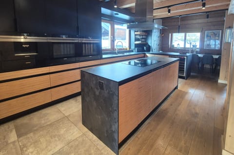 Fully fitted kitchen with quality appliances