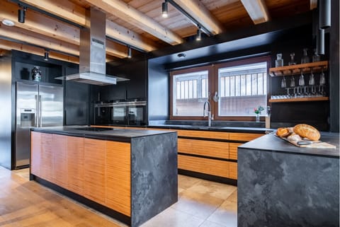 Fully fitted kitchen with quality appliances