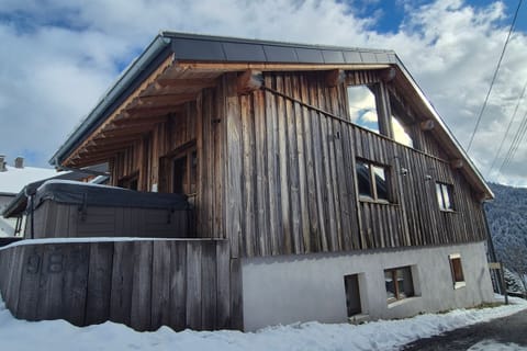 Chalet Abeille side