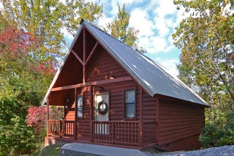 Sweetheart Cabin, 1 Bedroom, Jetted Heart-shaped Tub, Private Outdoor Hot Tub | Bathroom | Combined shower/tub, free toiletries, towels, soap