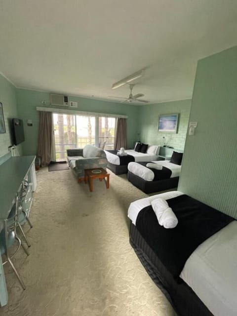 Standard Triple Room | Iron/ironing board, free WiFi