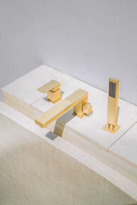 Separate tub and shower, towels, shampoo, toilet paper