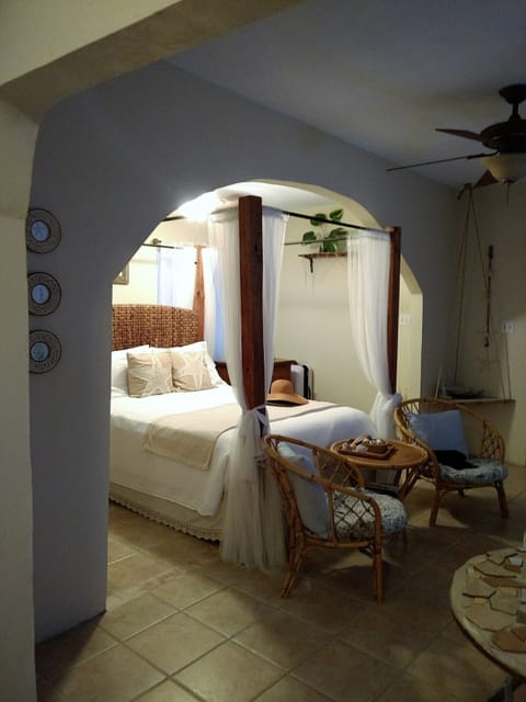 Deluxe Cabin, Private Bathroom (Hidden Gem) | Free minibar items, individually decorated, individually furnished, desk