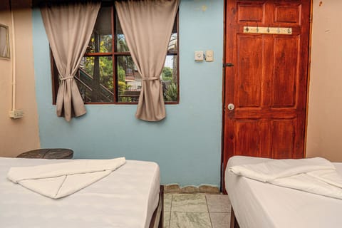 Basic Triple Room | Free WiFi, bed sheets