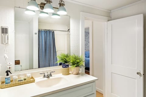 Premium Cottage, Kitchen, Ocean View | Bathroom | Designer toiletries, hair dryer, towels, soap