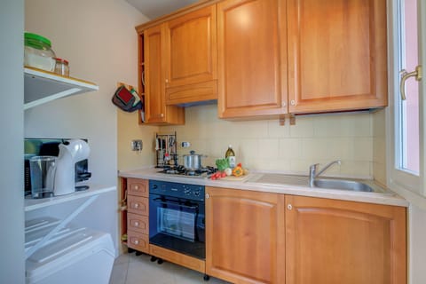 Family Apartment, Multiple Bedrooms, 2 Bathrooms (Palms Villa - Sea View) | Private kitchen | Fridge, microwave, oven, stovetop