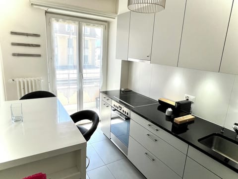 Apartment | Private kitchen | Full-size fridge, microwave, oven, stovetop