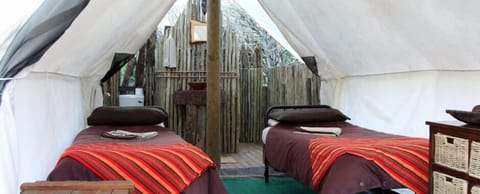 Standard Twin Room | Minibar, bed sheets