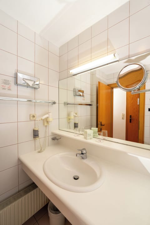 Family Room | Bathroom | Hair dryer, bathrobes, towels, soap