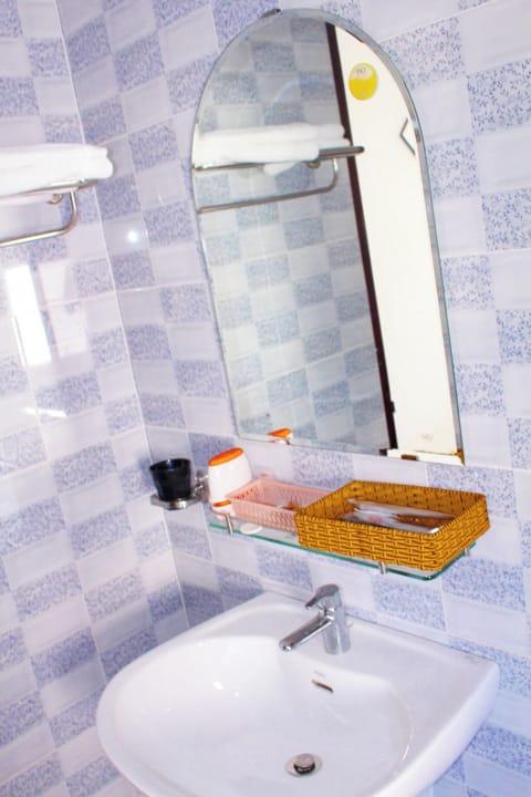 Panoramic Triple Room | Bathroom | Shower, rainfall showerhead, designer toiletries, hair dryer