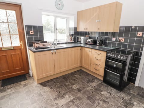 Cookware/dishes/utensils